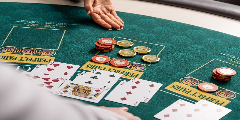 Cách chơi blackjack: Luật đơn giản nhưng không kém phần thử thách